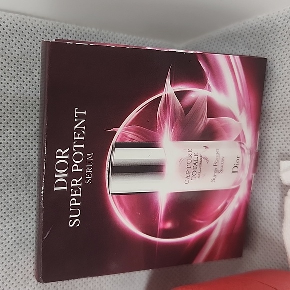 AUTHENTIC ('D) DIOR KEY Keychain W/ DUST BAG + SKINCARE - Picture 6 of 7